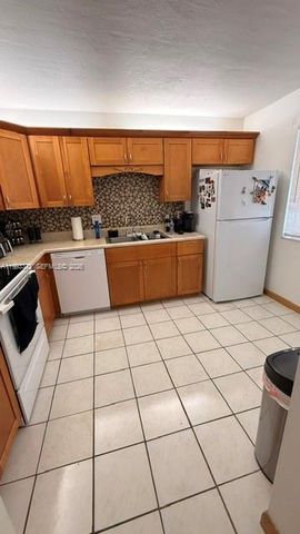 231 Lakeview Dr 204, Weston, FL 33326
