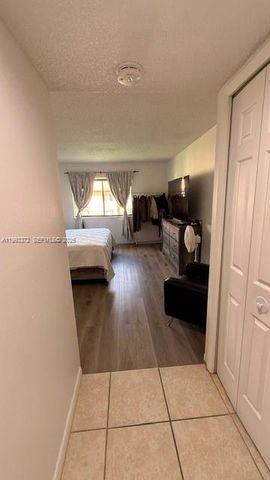 231 Lakeview Dr 204, Weston, FL 33326