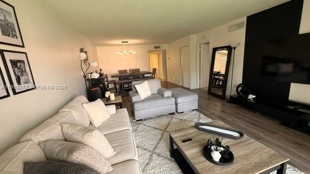 231 Lakeview Dr 204, Weston, FL 33326