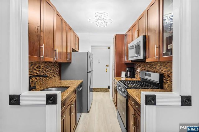 6600 Boulevard East 22J, West New York, NJ 07093