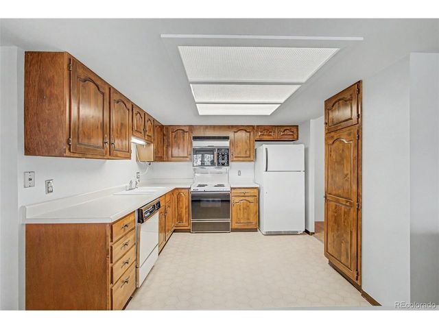 2868 S Heather Gardens Way 250-210, Aurora, CO 80014