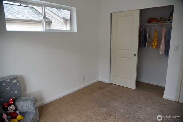 1327 42nd St NE, Auburn, WA 98002