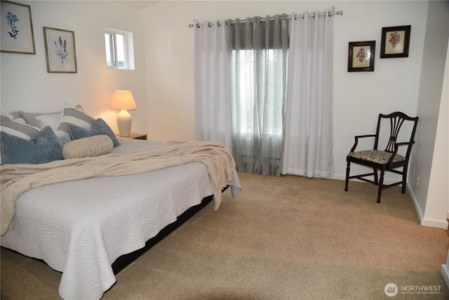 1327 42nd St NE, Auburn, WA 98002