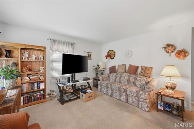 2702 Chatham Drive, Maryland Heights, MO 63043