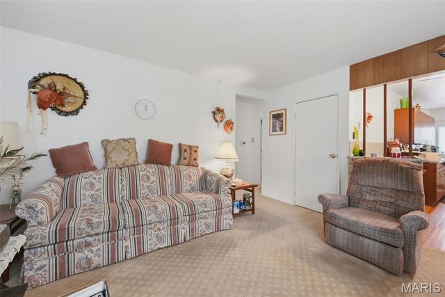 2702 Chatham Drive, Maryland Heights, MO 63043
