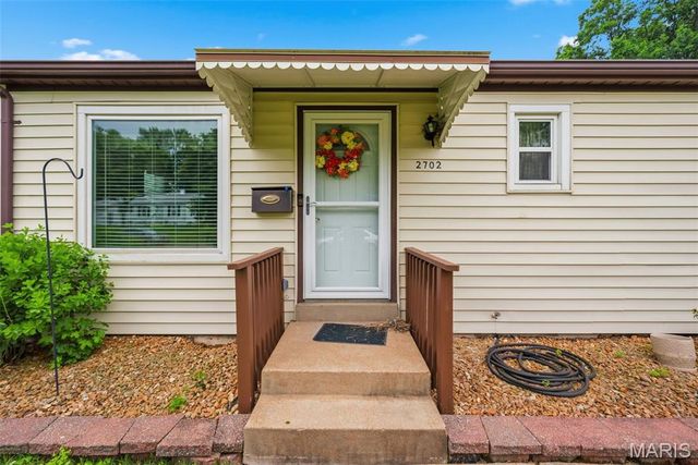 2702 Chatham Drive, Maryland Heights, MO 63043