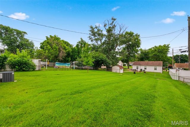 2702 Chatham Drive, Maryland Heights, MO 63043