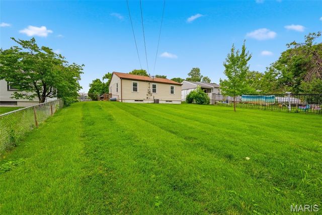 2702 Chatham Drive, Maryland Heights, MO 63043
