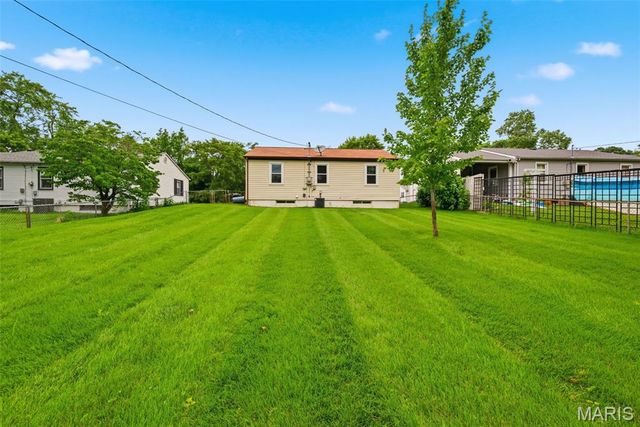 2702 Chatham Drive, Maryland Heights, MO 63043