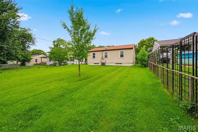 2702 Chatham Drive, Maryland Heights, MO 63043