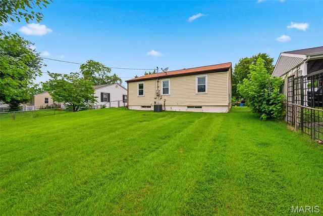 2702 Chatham Drive, Maryland Heights, MO 63043