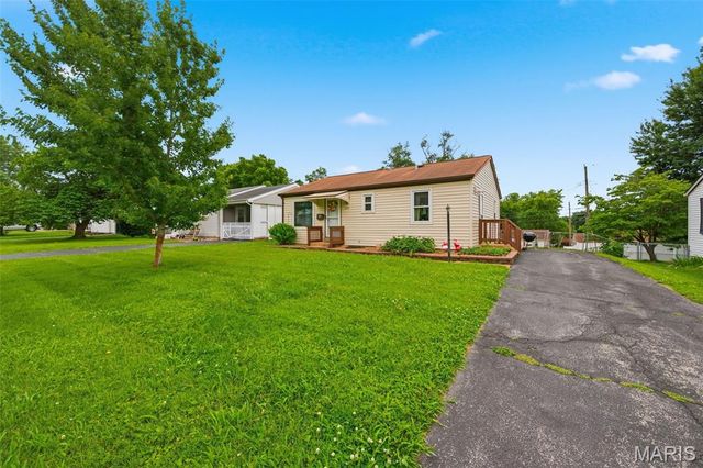 2702 Chatham Drive, Maryland Heights, MO 63043