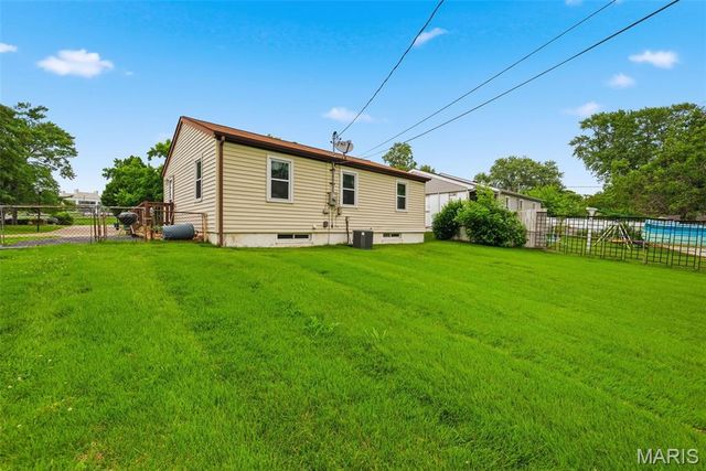 2702 Chatham Drive, Maryland Heights, MO 63043