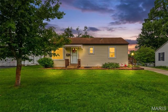 2702 Chatham Drive, Maryland Heights, MO 63043
