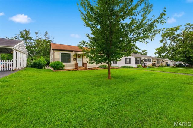 2702 Chatham Drive, Maryland Heights, MO 63043