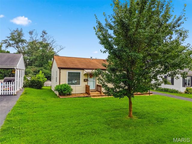 2702 Chatham Drive, Maryland Heights, MO 63043