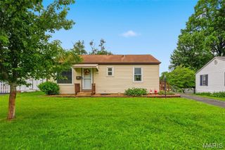 2702 Chatham Drive, Maryland Heights, MO 63043