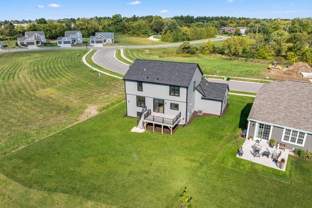 N174W20671 Laurel Springs CIRCLE, Jackson, WI 53037