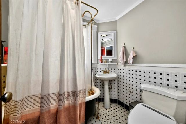 1251 N Palomares, Pomona, CA 91767