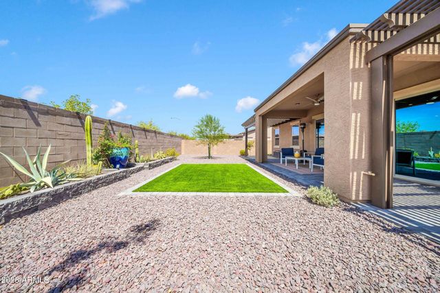 17234 W ROYAL PALM Road, Waddell, AZ 85355