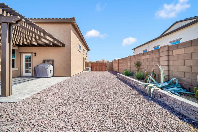 17234 W ROYAL PALM Road, Waddell, AZ 85355