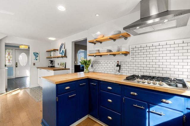 29 Denton Ter, Boston, MA 02131