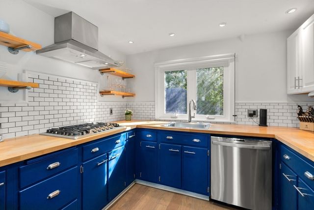 29 Denton Ter, Boston, MA 02131