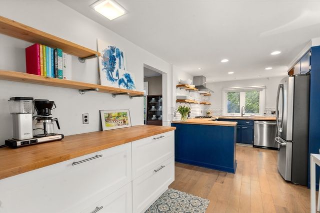 29 Denton Ter, Boston, MA 02131