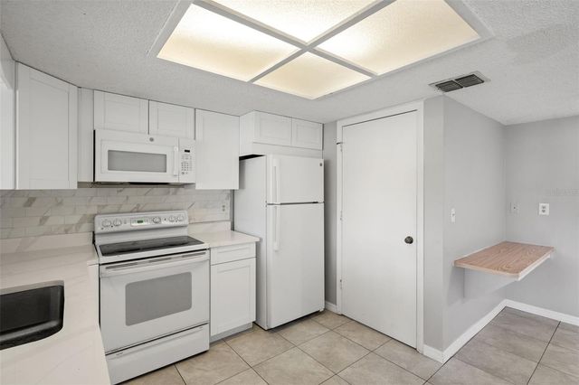 1420 RIDGE LAKE COURT, Lakeland, FL 33801
