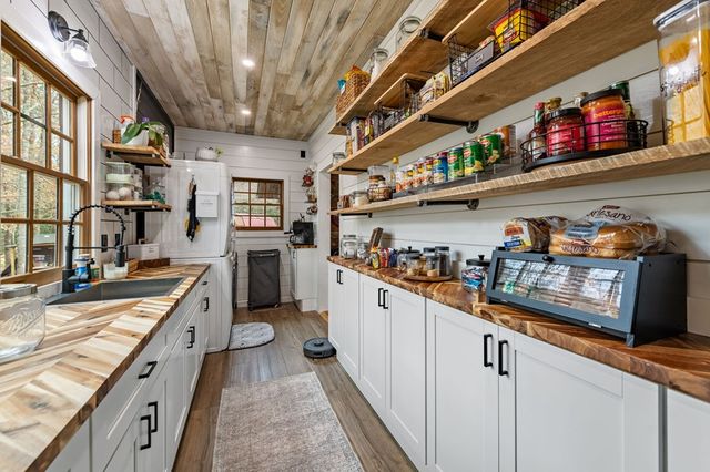 390 Sunnybrook Road, Blue Ridge, GA 30513