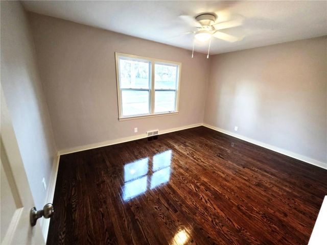 2748 Fairleigh Terrace, St Joseph, MO 64506