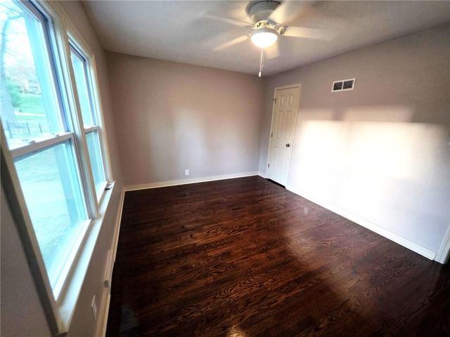 2748 Fairleigh Terrace, St Joseph, MO 64506