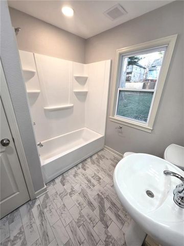 2748 Fairleigh Terrace, St Joseph, MO 64506