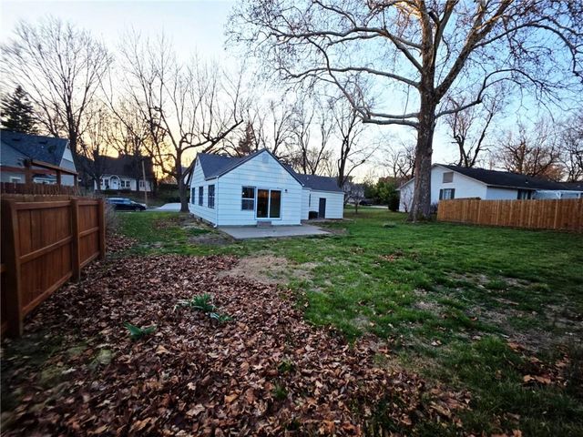 2748 Fairleigh Terrace, St Joseph, MO 64506