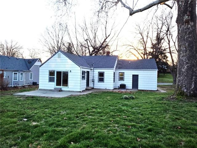 2748 Fairleigh Terrace, St Joseph, MO 64506