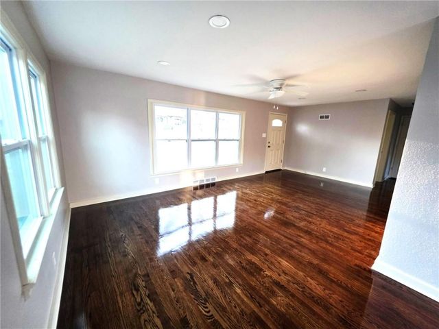 2748 Fairleigh Terrace, St Joseph, MO 64506