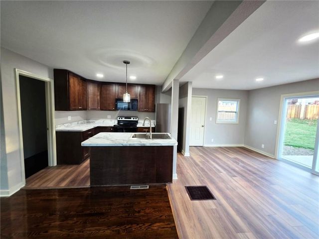 2748 Fairleigh Terrace, St Joseph, MO 64506