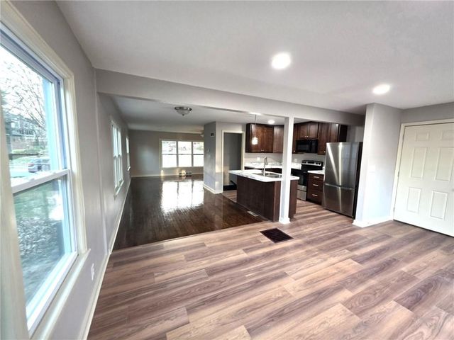 2748 Fairleigh Terrace, St Joseph, MO 64506