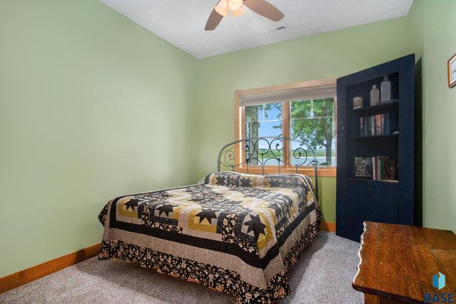 5011 Sunset Blvd Boulevard, Madison, SD 57042