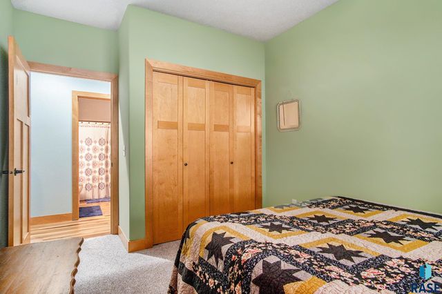 5011 Sunset Blvd Boulevard, Madison, SD 57042