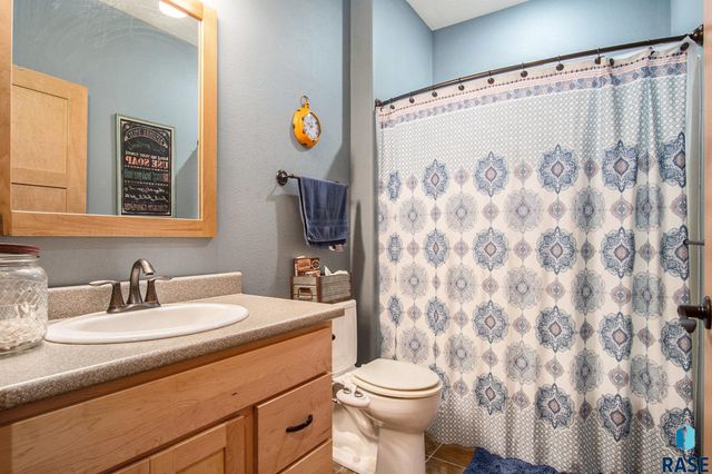 5011 Sunset Blvd Boulevard, Madison, SD 57042