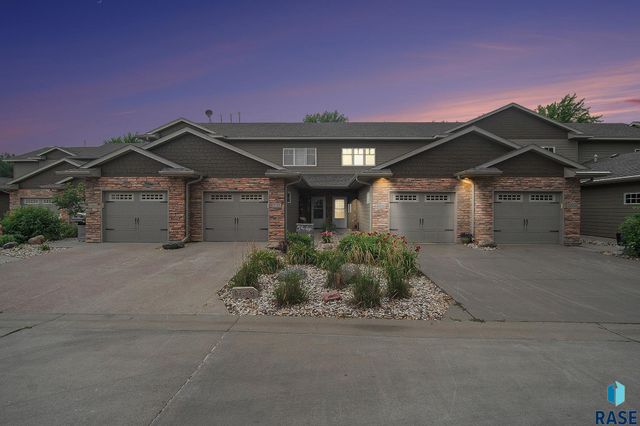 5011 Sunset Blvd Boulevard, Madison, SD 57042