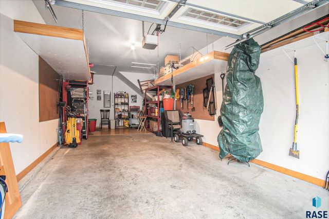 5011 Sunset Blvd Boulevard, Madison, SD 57042