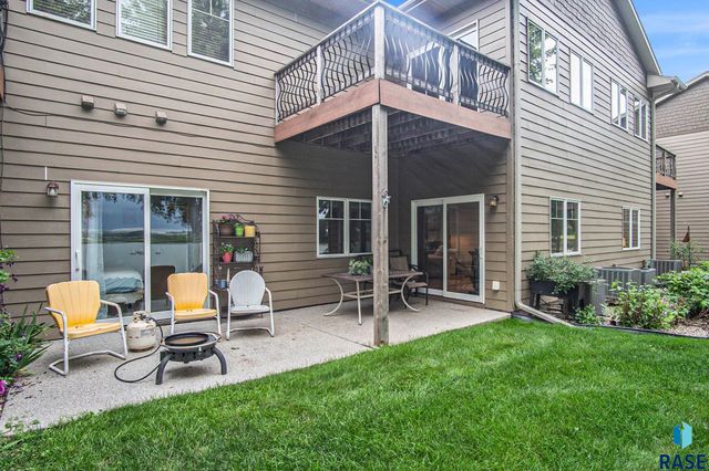 5011 Sunset Blvd Boulevard, Madison, SD 57042