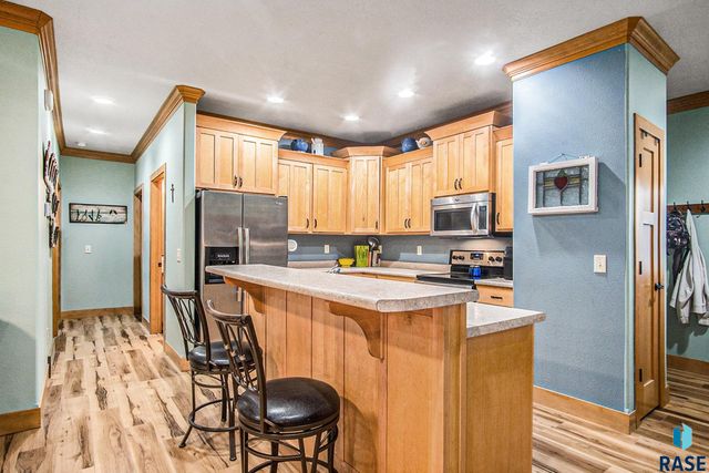 5011 Sunset Blvd Boulevard, Madison, SD 57042