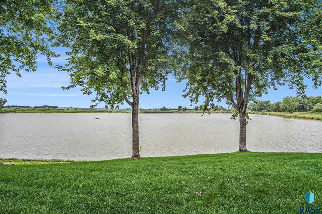 5011 Sunset Blvd Boulevard, Madison, SD 57042