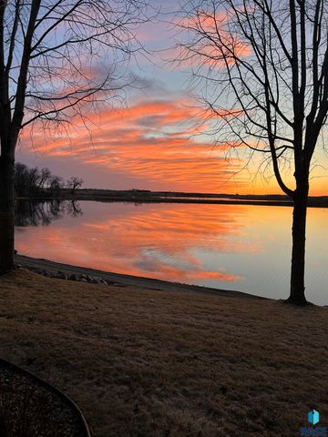 5011 Sunset Blvd Boulevard, Madison, SD 57042