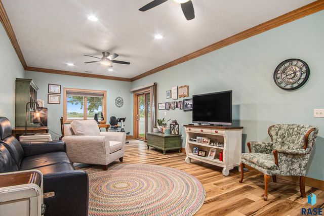 5011 Sunset Blvd Boulevard, Madison, SD 57042