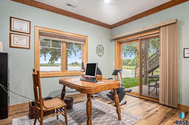 5011 Sunset Blvd Boulevard, Madison, SD 57042