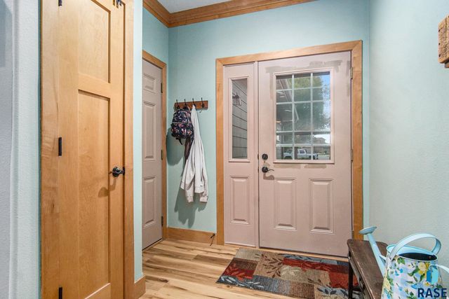 5011 Sunset Blvd Boulevard, Madison, SD 57042